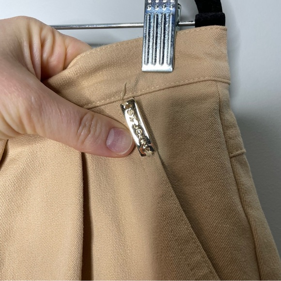 St. John Sport Cargo Shorts High Rise Stretchy Pleated Front Khaki Tan Size 16 - Picture 3 of 6